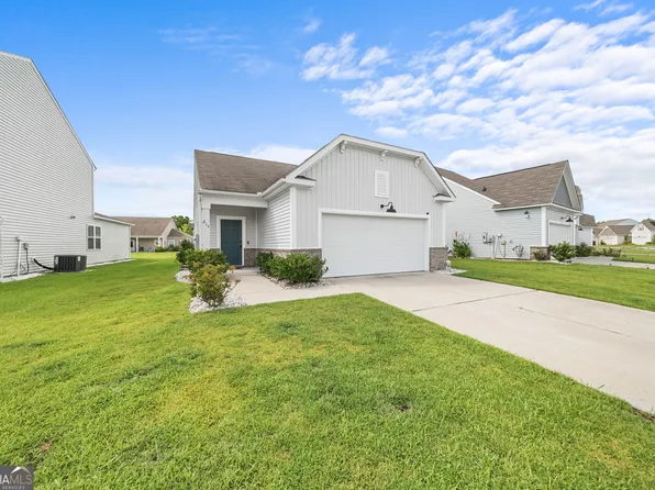 215 Crabapple Cir, Port Wentworth, GA 31407