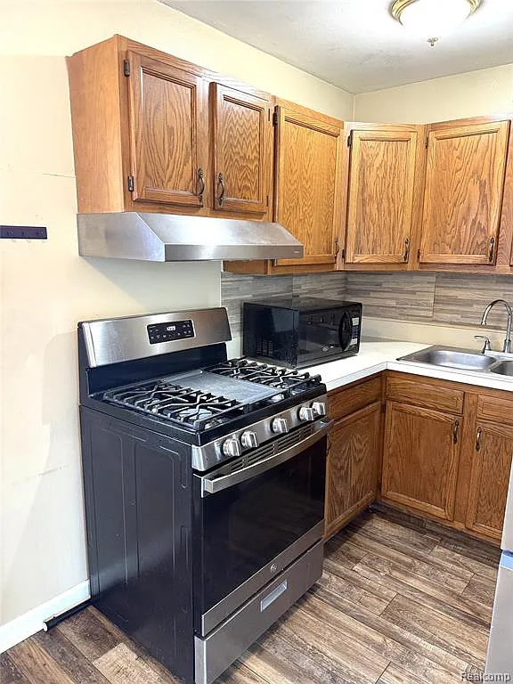 2 bed, 1.0 bath, 656 sqft, $1,200 — Photo 4