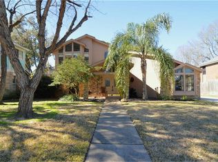 619 Crestwood Dr, Seabrook, TX 77586