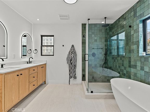 5th image of 13636 Riverside Dr
