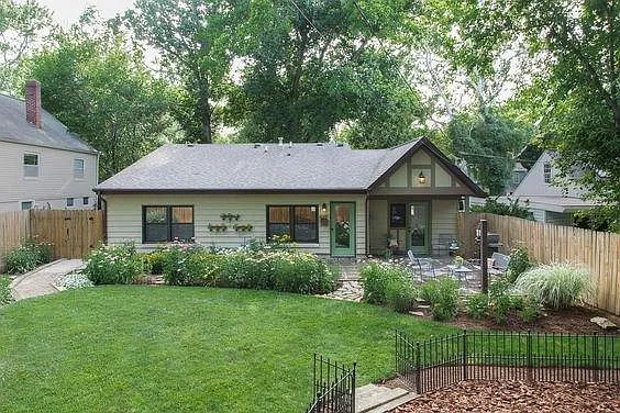 3 bed, 1242 sqft, $3,750 — Photo 1