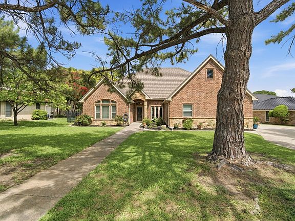 3rd image of 325 Driftwood Ct