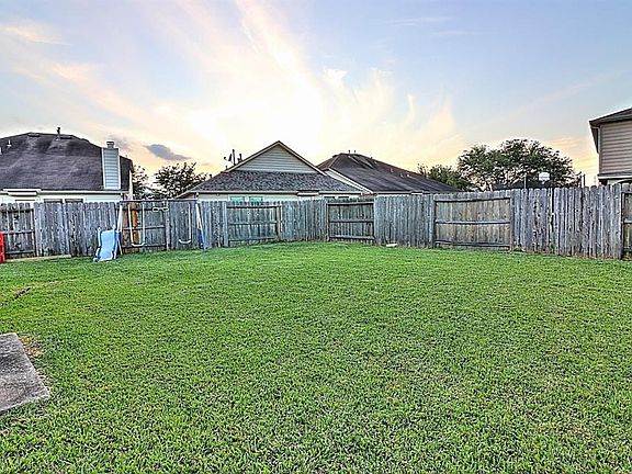 4th image of 16411 Mountainhead Dr