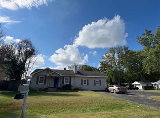 857 Tyrone Ave, Waterford, MI 48328