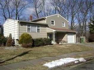 3 Augusta Ct, Edison, NJ 08820