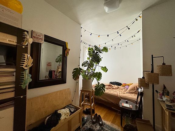 4th image of 981 Amsterdam Ave #18