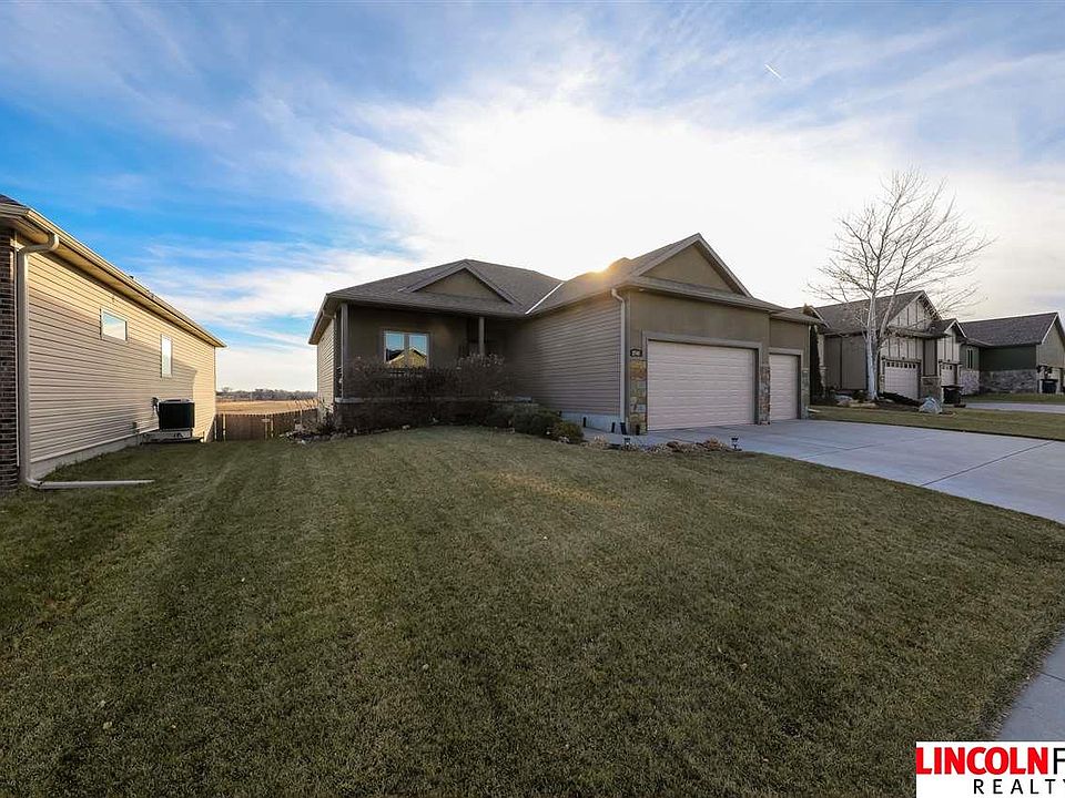 1st image of 2745 Shadowbrook Dr