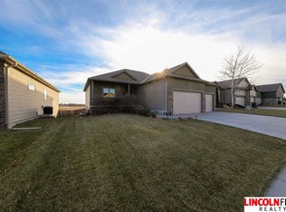 2745 Shadowbrook Dr, Lincoln, NE 68516