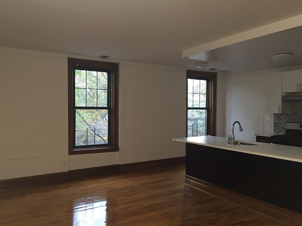 2nd image of 92 Gates Ave APT 3