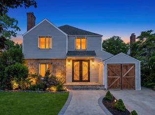 6 Ash Ln, Valley Stream, NY 11581