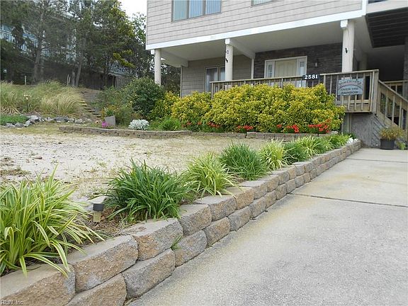 Wide driveway can hold 8 cars!  It's party time!  (Your cars can park in the 3-car tandem garage)