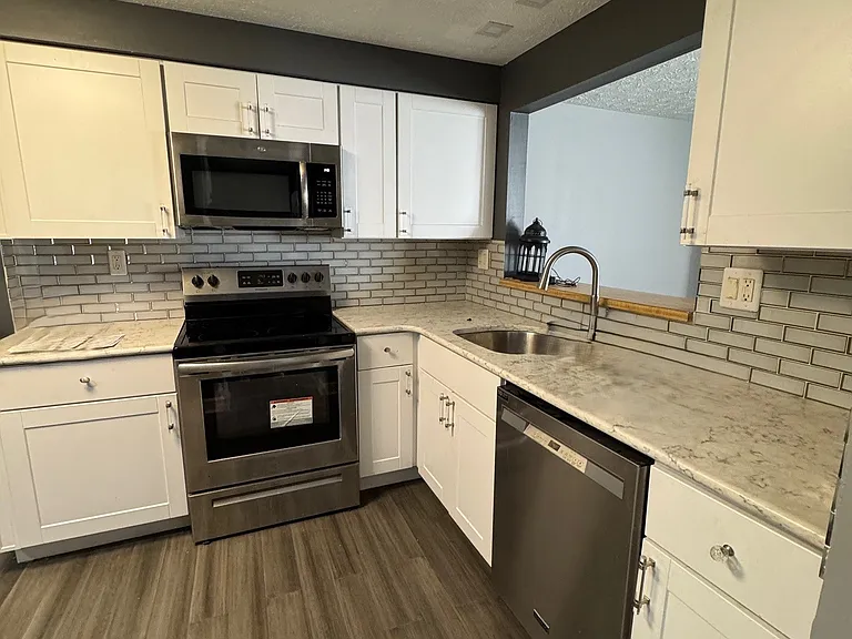 2711 Greenwood Dr — Photo 7