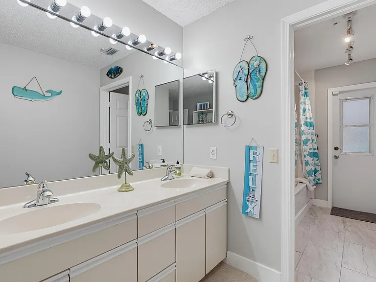 1619 Wiltshire Village Dr — Photo 22