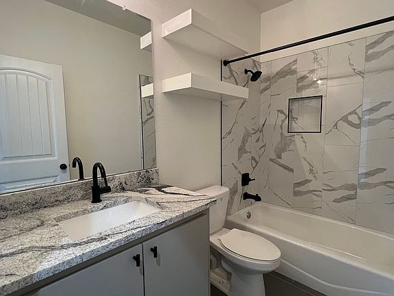 5th image of 1703 Quincy Ave