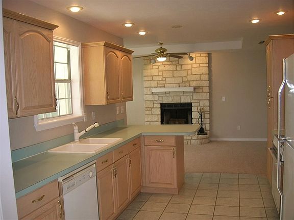 5th image of 211 Firestone Dr