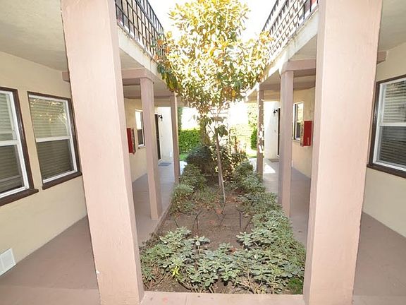5th image of 4126 W Adams Blvd #1