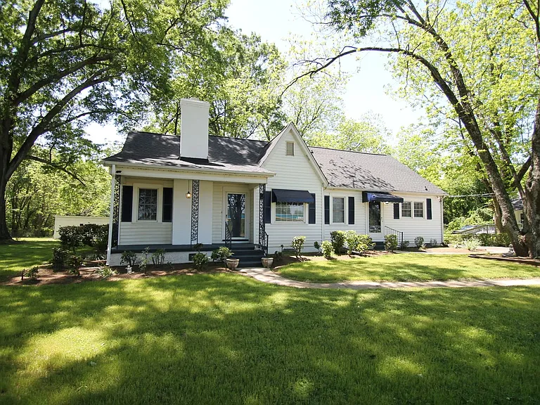 1004 Anderson Rd S — Photo 2