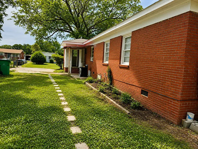 3435 Meredith Ave — Photo 18