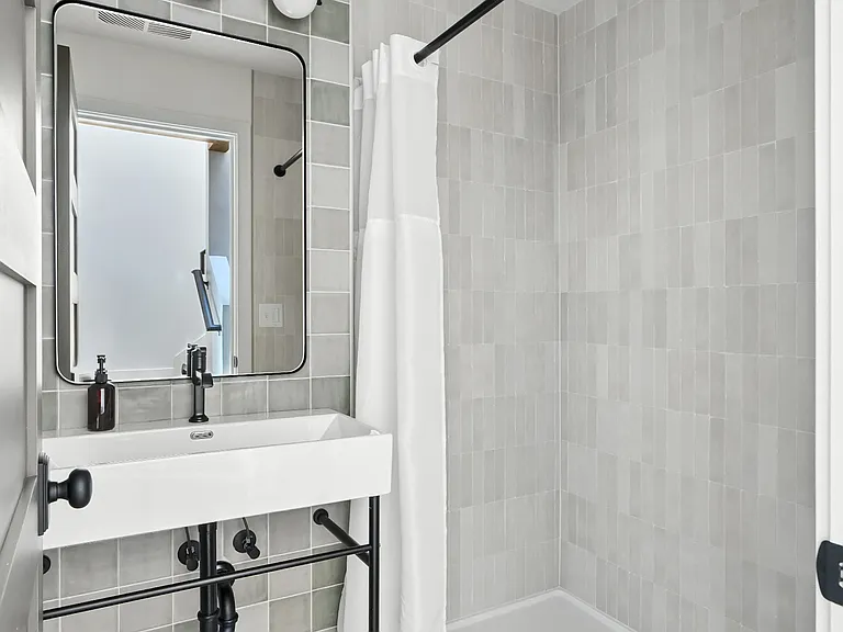925 NE 23rd Ave #F — Photo 42