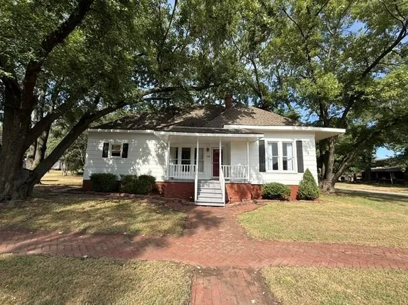 729 E 4th St, Cherryvale, KS 67335