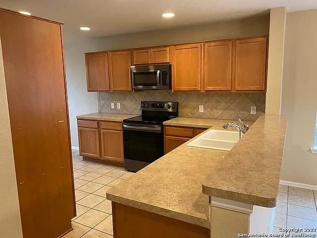 3708 Greenridge — Photo 4