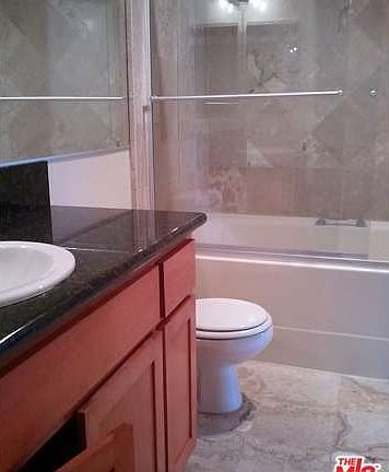 4th image of 698 S Berendo St APT 204