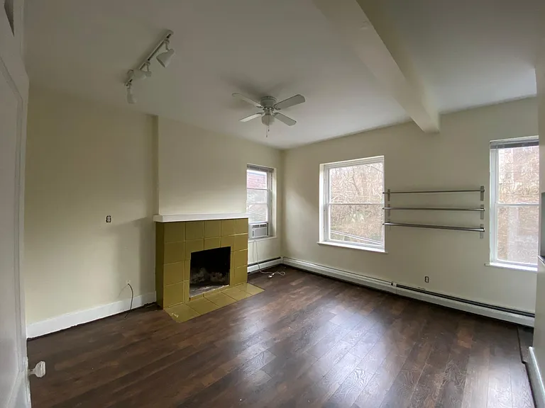 630 Straight St — Photo 3