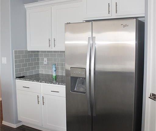 4th image of 865 Cedar Park Ave