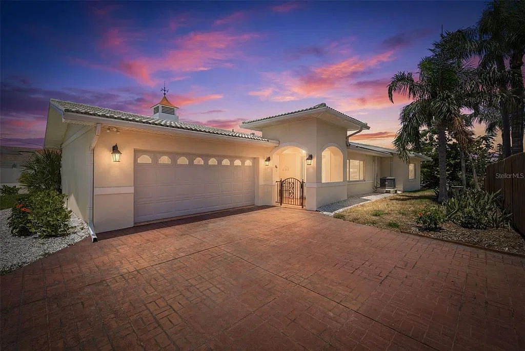 3 bed, 2.0 bath, 1671 sqft, $5,700 — Photo 2