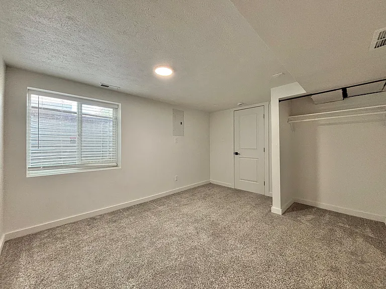 6020 N Elgin St — Photo 15