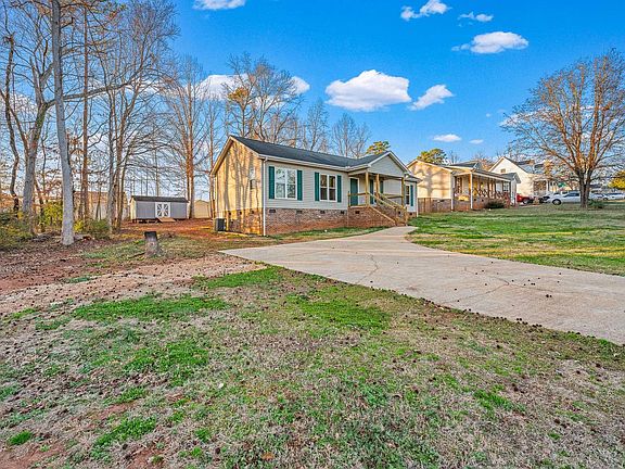 3rd image of 104 Jacqueline Rd