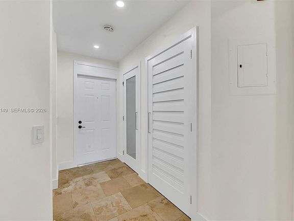 5th image of 6538 Via Regina #9