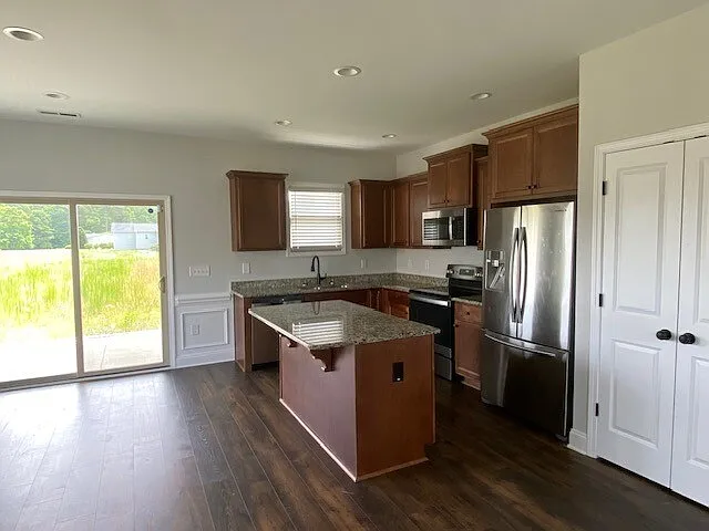 4 bed, 2.5 bath, 1882 sqft, $1,725 — Photo 2