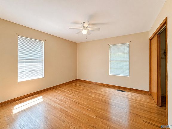 5th image of 516 Ferry St NE