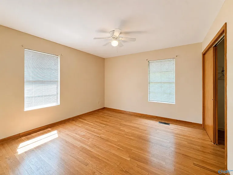 516 Ferry St NE — Photo 5