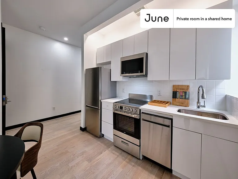 624 E 17th St #D — Photo 10