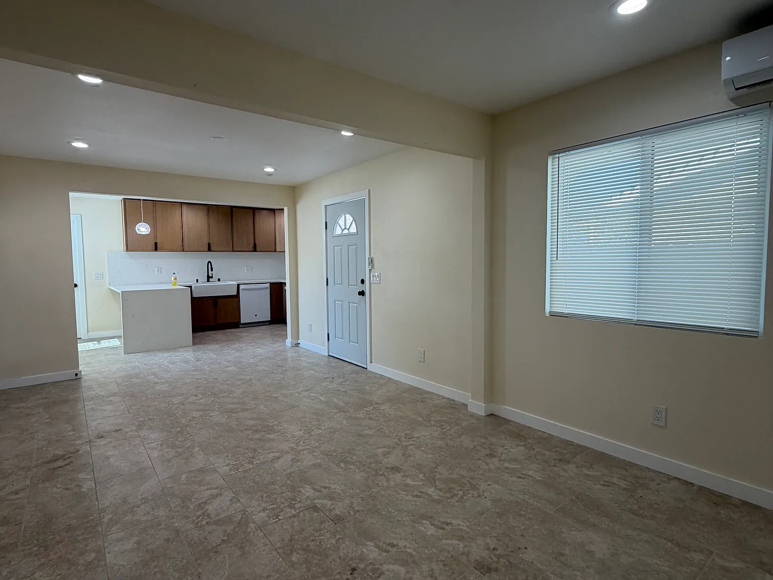 1013 Treadwell Ave — Photo 3