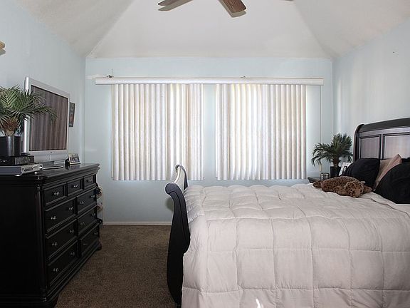 High ceiling w/ceiling fan