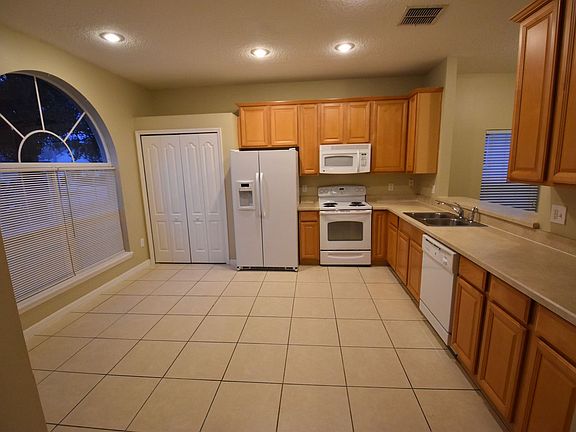 3rd image of 7334 Rex Hill Trl