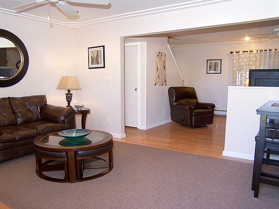 4th image of 348 Seaford Ave