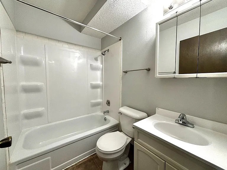 Breckenridge Davenport Apartments — Photo 33