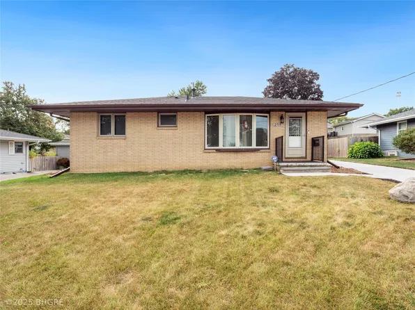 2719 E Tiffin Ave, Des Moines, IA 50317
