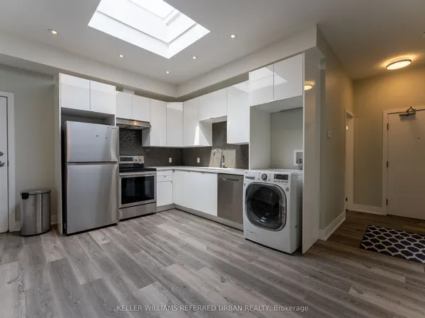 400 Queen St W #1, Toronto, ON M5V 2A6