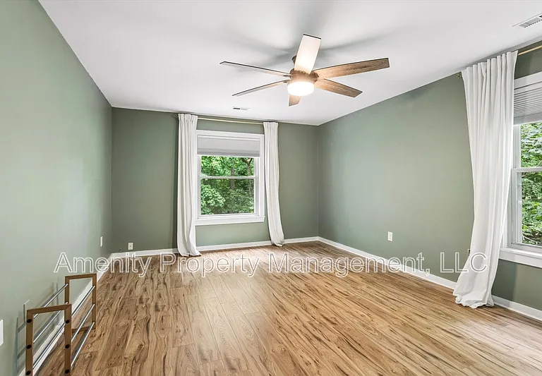 204 Granville Dr — Photo 13