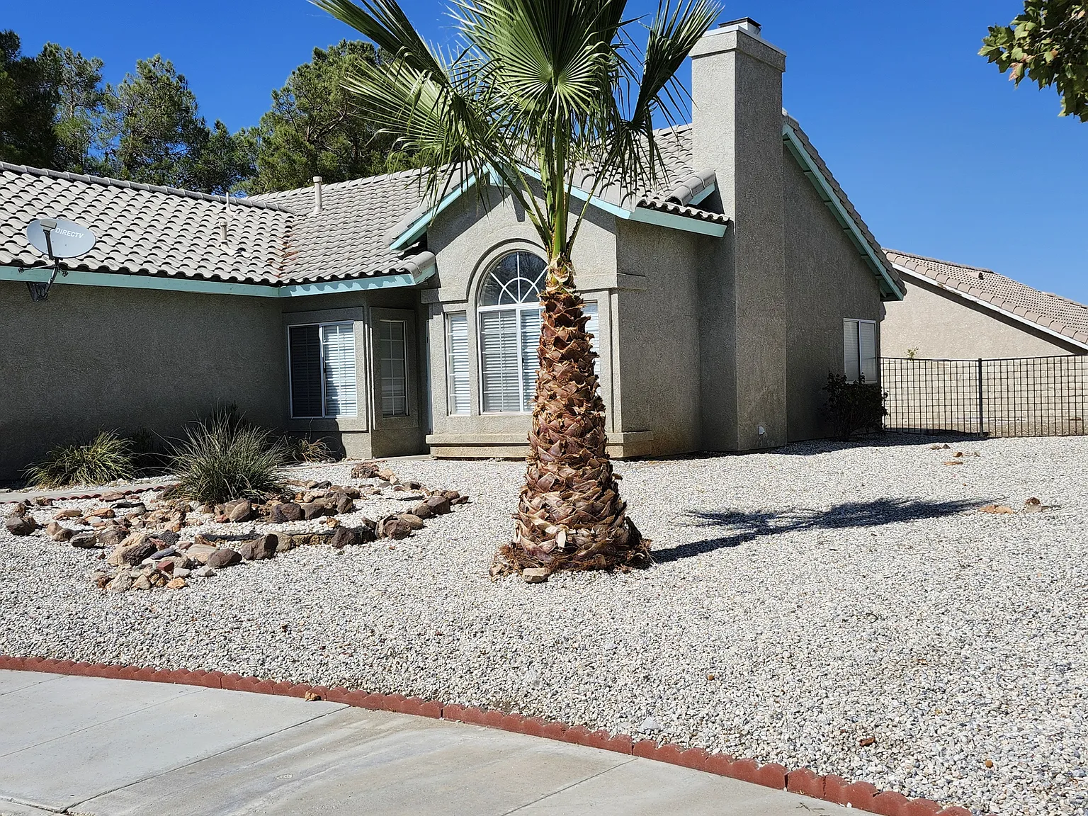 3 bed, 1279 sqft, $2,100 — Photo 4
