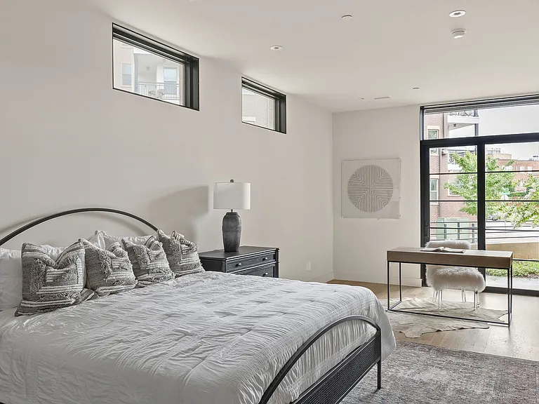 1325 N Dewey Ave #1325 — Photo 6