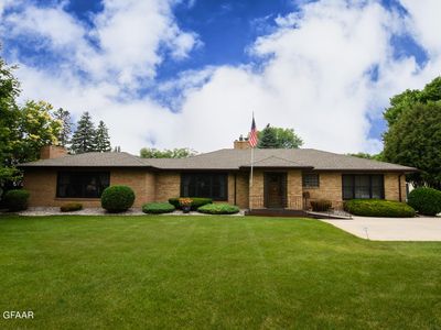 1720 Belmont Rd, Grand Forks, ND, 58201
