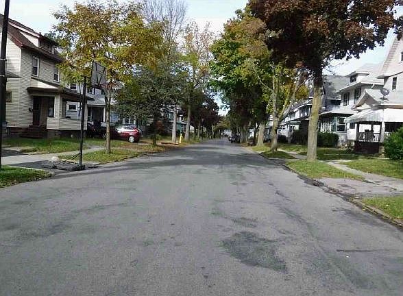 2nd image of 142 Dove St