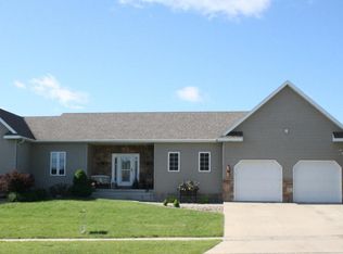 1209 7th St NW, Dodge Center, MN 55927