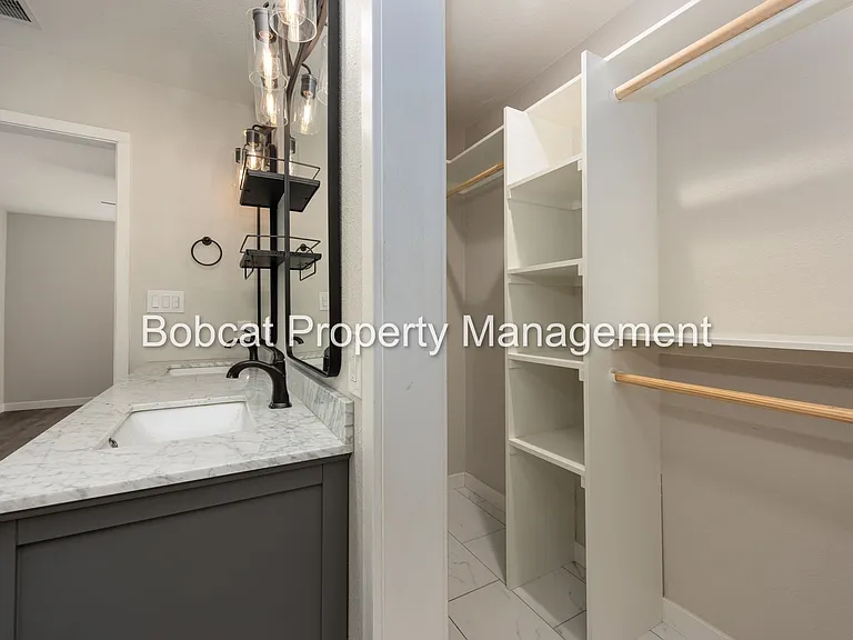 1121 Spruce St — Photo 16